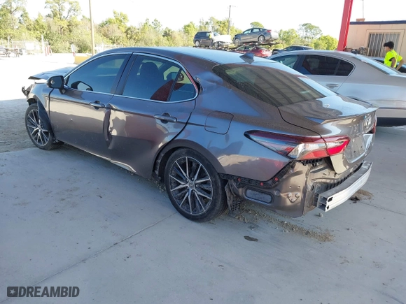 2021 Toyota Camry SE Nightshade with VIN 4T1G11AK7MU472644, listed as a IAAI auction lot 41316133 with 61,208 mi miles. Bid and sale history available at carsss.com. Image 3.