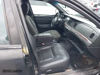 2011 Ford Crown Victoria with VIN 2FABP7AV4BX166216, listed as a IAAI auction lot 41268754 with 205,308 mi miles. Bid and sale history available at carsss.com. Image 5.
