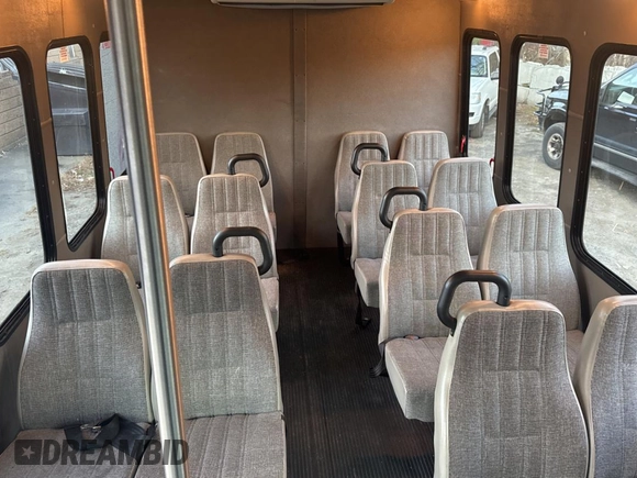 2012 Ford Econoline Commercial z VIN 1FDEE3FL1CDB21798, wystawiony jako Copart lot #79741024 z przebiegiem 148 238 mil mil oraz Tytuł czysty. Historia ofert i sprzedaży dostępna na DreamBid. Obrazek 6.