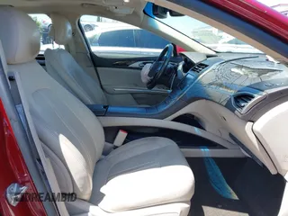 2016 Lincoln MKZ z VIN 3LN6L2G93GR612748, wystawiony jako IAAI lot #42262334 z przebiegiem 72 190 mil mil oraz . Historia ofert i sprzedaży dostępna na DreamBid. Obrazek 5.