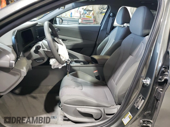 2024 Hyundai Elantra SE z VIN KMHLL4DGXRU851159, wystawiony jako Copart lot #47502985 z przebiegiem 8 489 mil mil oraz Szkoda całkowita • Salvage title. Historia ofert i sprzedaży dostępna na DreamBid. Obrazek 7.