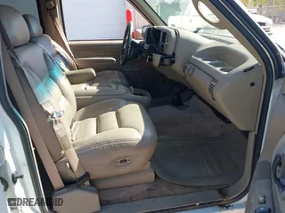 1996 Chevrolet Tahoe Limited with VIN 1GNEC13R0TJ309292, listed as a IAAI auction lot 41412643 with 219,815 mi miles. Bid and sale history available at carsss.com. Image 5.