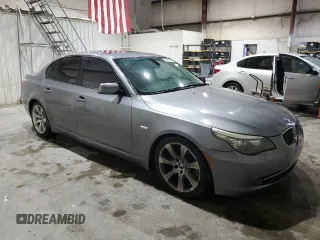 2008 BMW 5 Series 535i z VIN WBANW13538CZ75004, wystawiony jako Copart lot #54988245 z przebiegiem 110 736 mil mil oraz Czysty tytuł • Clean title. Historia ofert i sprzedaży dostępna na DreamBid. Obrazek 4.