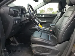2020 Ford Explorer XLT z VIN 1FMSK8DH5LGC87327, wystawiony jako Copart lot #56248725 z przebiegiem 124 778 mil mil oraz Szkoda całkowita • Salvage title. Historia ofert i sprzedaży dostępna na DreamBid. Obrazek 7.
