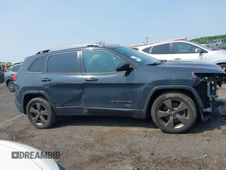 2017 Jeep Cherokee Latitude с VIN 1C4PJLCB7HW507397, выставлен на аукционе IAAI как лот 42382161 с пробегом 87 359 миль миль и . История ставок и продаж доступна на DreamBid. Изображение 13.