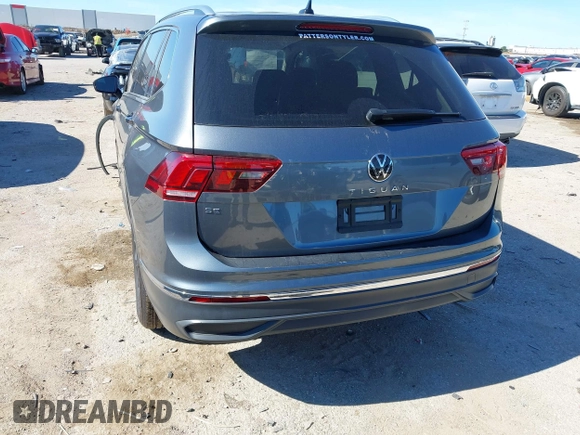 2024 Volkswagen Tiguan SE with VIN 3VV3B7AX9RM001526, listed as a IAAI auction lot 42216575 with 8,548 mi miles and . Bid and sale history available at DreamBid. Image 3.