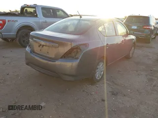 2016 Nissan Versa SV z VIN 3N1CN7APXGL904067, wystawiony jako IAAI lot #40968514 z przebiegiem 107 909 mil mil oraz . Historia ofert i sprzedaży dostępna na DreamBid. Obrazek 4.