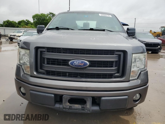 2013 Ford F-150 XL z VIN 1FTFX1CF5DKE98086, wystawiony jako Copart lot #54669725 z przebiegiem 83 569 mil mil oraz Czysty tytuł • Clean title. Historia ofert i sprzedaży dostępna na DreamBid. Obrazek 5.