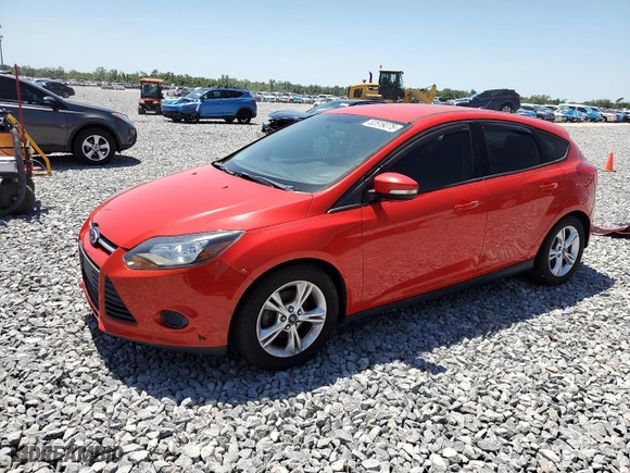 2014 Ford Focus SE with VIN 1FADP3K21EL220076, listed as a Copart auction lot 52519275 with 138,416 mi miles and Clean Title. Bid and sale history available at carsss.com. Image 1.