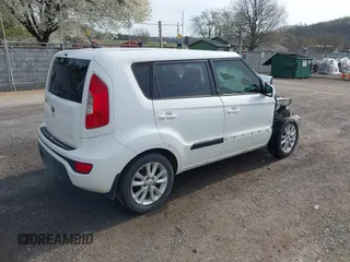2013 Kia Soul with VIN KNDJT2A52D7762552, listed as a IAAI auction lot 42001216 with 131,944 mi miles. Bid and sale history available at carsss.com. Image 4.