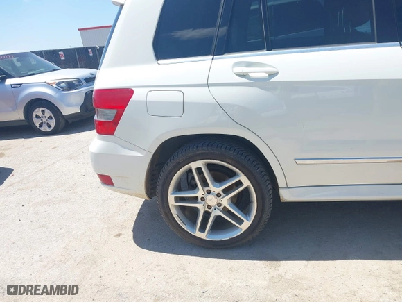 2011 Mercedes-Benz GLK-Class GLK 350 with VIN WDCGG5GB9BF680201, listed as a IAAI auction lot 42101931 with 252,488 mi miles. Bid and sale history available at carsss.com. Image 6.
