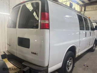 2014 GMC Savana Cargo Van with VIN 1GTW7FCA8E1905083, listed as a IAAI auction lot 42058580 with 139,770 mi miles. Bid and sale history available at carsss.com. Image 1.