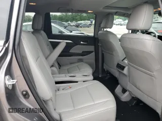 2018 Toyota Highlander SE z VIN 5TDJZRFH8JS523194, wystawiony jako Copart lot #57434645 z przebiegiem 57 965 mil mil oraz Szkoda całkowita • Salvage title. Historia ofert i sprzedaży dostępna na DreamBid. Obrazek 10.