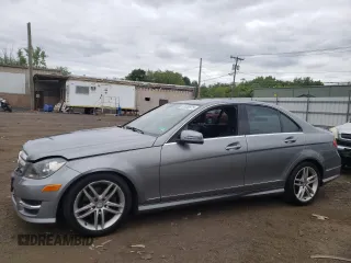 2012 Mercedes-Benz C 300 Sport z VIN WDDGF8BB2CR233006, wystawiony jako Copart lot #57050975 z przebiegiem 135 497 mil mil oraz Szkoda całkowita • Salvage title. Historia ofert i sprzedaży dostępna na DreamBid. Obrazek 1.