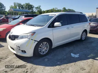 2016 Toyota Sienna XLE z VIN 5TDYK3DC5GS697854, wystawiony jako Copart lot #57586335 z przebiegiem 114 210 mil mil oraz Szkoda całkowita • Salvage title. Historia ofert i sprzedaży dostępna na DreamBid. Obrazek 1.