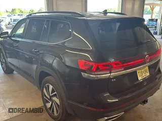 2024 Volkswagen Atlas SE with VIN 1V2HR2CA2RC553977, listed as a IAAI auction lot 42731405 with 24,692 mi miles and . Bid and sale history available at DreamBid. Image 4.