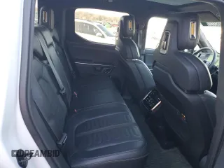 2023 Rivian R1T Adventure z VIN 7FCTGAAA9PN021913, wystawiony jako Copart lot #46222995 z przebiegiem 41 888 mil mil oraz Szkody całkowita. Historia ofert i sprzedaży dostępna na DreamBid. Obrazek 10.