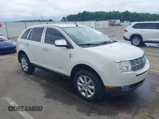 2009 Lincoln MKX z VIN 2LMDU68C49BJ02114, wystawiony jako IAAI lot #42313778 z przebiegiem 104 828 mil mil oraz . Historia ofert i sprzedaży dostępna na DreamBid. Obrazek 1.