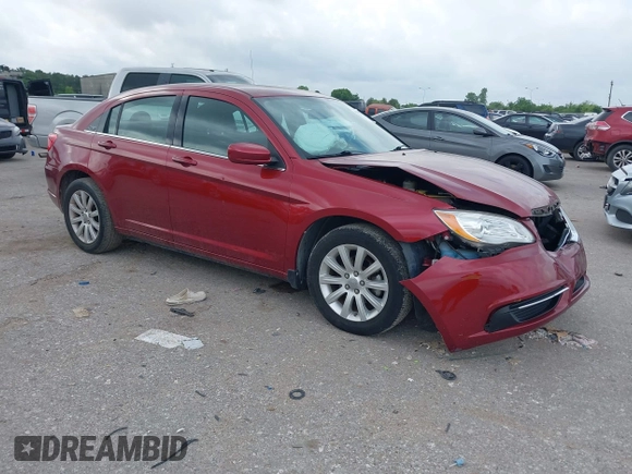 2013 Chrysler 200 Touring z VIN 1C3CCBBB0DN525474, wystawiony jako IAAI lot #42104782 z przebiegiem 67 418 mil mil oraz . Historia ofert i sprzedaży dostępna na DreamBid. Obrazek 1.