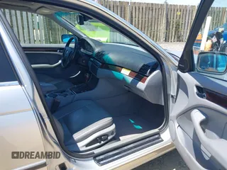 2005 BMW 3 Series 330xi с VIN WBAEW53405PN37317, выставлен на аукционе IAAI как лот 42544009 с пробегом 111 964 миль миль и . История ставок и продаж доступна на DreamBid. Изображение 5.