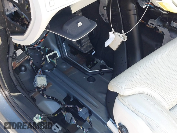 2016 Volvo XC90 T6 Inscription with VIN YV4A22PL4G1059807, listed as a IAAI auction lot 41863367 with 80,582 mi miles. Bid and sale history available at carsss.com. Image 6.