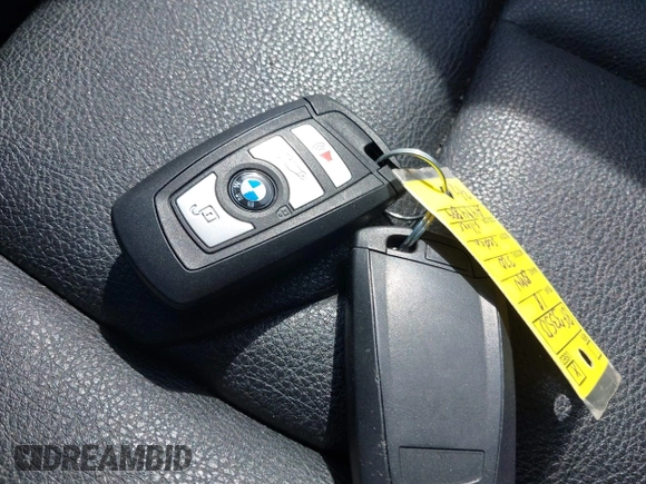 2018 BMW 3 Series 320i xDrive z VIN WBA8A3C5XJA494899, wystawiony jako IAAI lot #42092150 z przebiegiem 60 884 mil mil oraz . Historia ofert i sprzedaży dostępna na DreamBid. Obrazek 11.