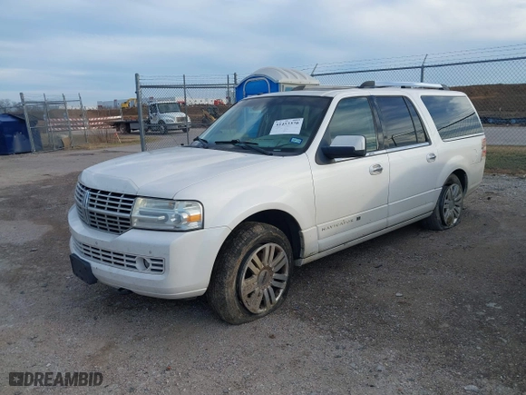 2013 Lincoln Navigator L with VIN 5LMJJ3H55DEL00489, listed as a IAAI auction lot 41453370 with 310,314 mi miles. Bid and sale history available at carsss.com. Image 17.
