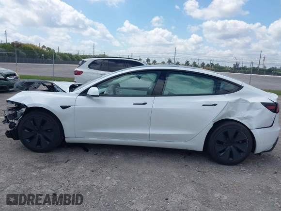 2025 Tesla Model 3 Long Range с VIN 5YJ3E1EA7SF903675, выставлен на аукционе IAAI как лот 42056122 с пробегом 2 564 миль миль и . История ставок и продаж доступна на DreamBid. Изображение 15.