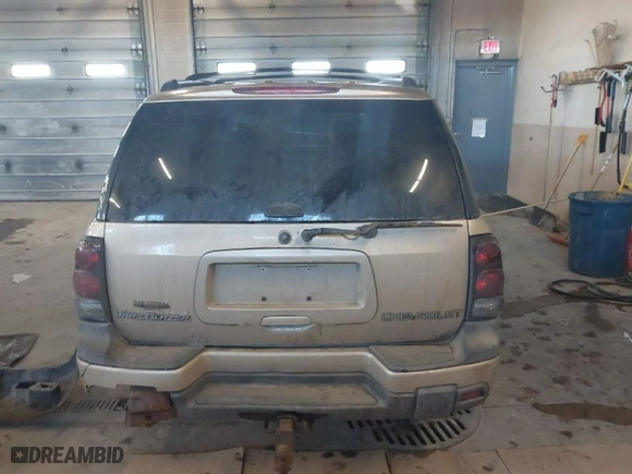 2004 Chevrolet TrailBlazer LT with VIN 1GNDT13S742273188, listed as a IAAI auction lot 41464324 with 149,700 mi miles. Bid and sale history available at carsss.com. Image 17.