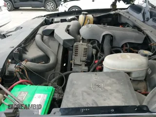 2004 Chevrolet Silverado 1500 LS z VIN 1GCEK19TX4E248008, wystawiony jako IAAI lot #43498214 z przebiegiem 204 729 mil mil oraz . Historia ofert i sprzedaży dostępna na DreamBid. Obrazek 12.