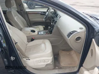 2009 Audi Q7 with VIN WA1AY74L19D016945, listed as a IAAI auction lot 39480989 with 149,769 mi miles and . Bid and sale history available at DreamBid. Image 5.