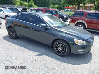 2014 Volvo S60 T5 с VIN YV1612FS5E2276613, выставлен на аукционе IAAI как лот 42570902 с пробегом 150 048 миль миль и . История ставок и продаж доступна на DreamBid. Изображение 1.