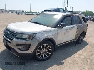 2016 Ford Explorer Platinum z VIN 1FM5K8HT1GGC31323, wystawiony jako IAAI lot #42423088 z przebiegiem 179 246 mil mil oraz . Historia ofert i sprzedaży dostępna na DreamBid. Obrazek 2.