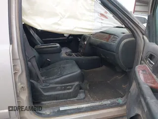 2008 Chevrolet Tahoe LTZ с VIN 1GNFK13028J228178, выставлен на аукционе IAAI как лот 42333269 с пробегом 196 714 миль миль и . История ставок и продаж доступна на DreamBid. Изображение 5.