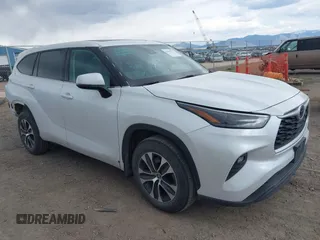 2022 Toyota Highlander XLE with VIN 5TDGZRBHXNS234405, listed as a IAAI auction lot 42045237 with 49,875 mi miles and . Bid and sale history available at DreamBid. Image 1.