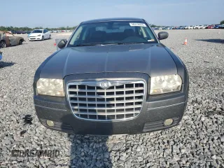 2008 Chrysler 300 Touring z VIN 2C3KA53G38H142026, wystawiony jako Copart lot #56318035 z przebiegiem 168 067 mil mil oraz Szkoda całkowita • Salvage title. Historia ofert i sprzedaży dostępna na DreamBid. Obrazek 5.
