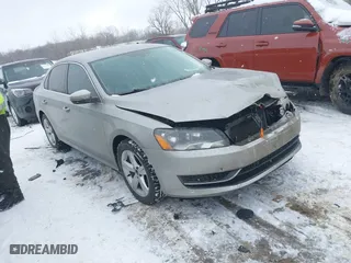 2012 Volkswagen Passat SE w/Sunroof with VIN 1VWBH7A3XCC097453, listed as a IAAI auction lot 41623676 with 155,721 mi miles. Bid and sale history available at carsss.com. Image 1.