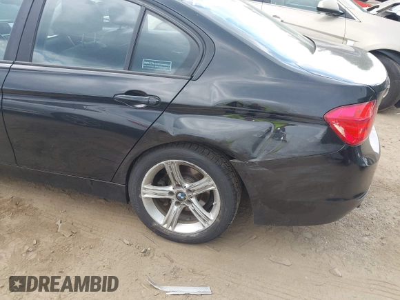 2014 BMW 3 Series 328i xDrive z VIN WBA3B5C54EF958961, wystawiony jako IAAI lot #42542378 z przebiegiem 310 348 mil mil oraz . Historia ofert i sprzedaży dostępna na DreamBid. Obrazek 6.