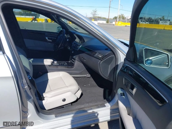 2012 Mercedes-Benz E-Class E 350 Luxury BlueTEC with VIN WDDHF2EBXCA567845, listed as a IAAI auction lot 40588402 with 93,930 mi miles. Bid and sale history available at carsss.com. Image 5.