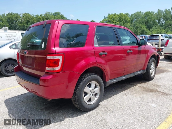 2009 Ford Escape XLS z VIN 1FMCU02799KA20370, wystawiony jako IAAI lot #42811109 z przebiegiem 195 451 mil mil oraz . Historia ofert i sprzedaży dostępna na DreamBid. Obrazek 4.