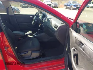 2014 Volkswagen Jetta S z VIN 3VW2K7AJ6EM305345, wystawiony jako IAAI lot #42222726 z przebiegiem 113 350 mil mil oraz . Historia ofert i sprzedaży dostępna na DreamBid. Obrazek 5.