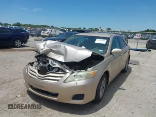 2011 Toyota Camry LE z VIN 4T1BF3EK7BU230614, wystawiony jako IAAI lot #42313505 z przebiegiem 218 730 mil mil oraz . Historia ofert i sprzedaży dostępna na DreamBid. Obrazek 17.