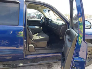 2013 Chevrolet Silverado 1500 LT with VIN 1GCRCSE05DZ104746, listed as a IAAI auction lot 41937647 with 193,426 mi miles. Bid and sale history available at carsss.com. Image 5.