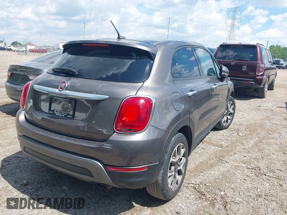 2016 FIAT 500X Trekking z VIN ZFBCFYCT6GP391983, wystawiony jako IAAI lot #42329595 z przebiegiem 152 359 mil mil oraz . Historia ofert i sprzedaży dostępna na DreamBid. Obrazek 4.