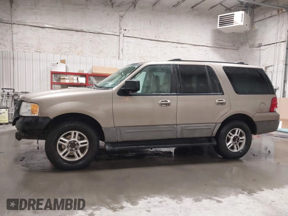 2003 Ford Expedition Special Service with VIN 1FMPU15L43LC37911, listed as a IAAI auction lot 41220050 with 221,976 mi miles. Bid and sale history available at carsss.com. Image 14.