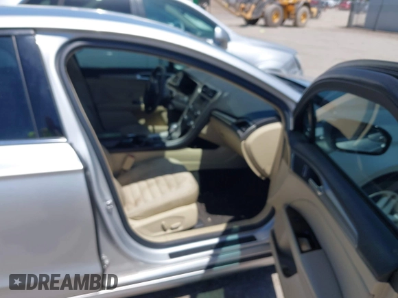 2015 Ford Fusion SE with VIN 3FA6P0H70FR229316, listed as a IAAI auction lot 42081286 with 185,294 mi miles and . Bid and sale history available at DreamBid. Image 5.