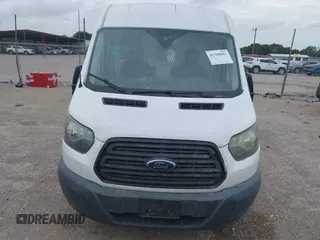 2016 Ford Transit z VIN 1FTBW2CG7GKA00930, wystawiony jako IAAI lot #42708963 z przebiegiem 232 205 mil mil oraz . Historia ofert i sprzedaży dostępna na DreamBid. Obrazek 13.