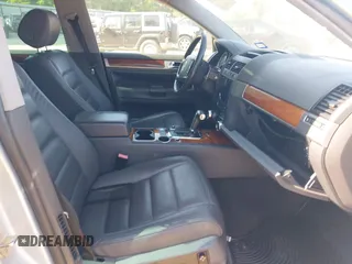 2007 Volkswagen Touareg V6 with VIN WVGZE77L17D001769, listed as a IAAI auction lot 42052393 with Not Provided miles and . Bid and sale history available at DreamBid. Image 5.