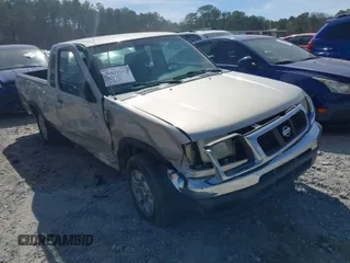 1998 Nissan Frontier XE z VIN 1N6DD26S5WC366647, wystawiony jako IAAI lot #41833252 z przebiegiem 125 633 mil mil oraz . Historia ofert i sprzedaży dostępna na DreamBid. Obrazek 1.