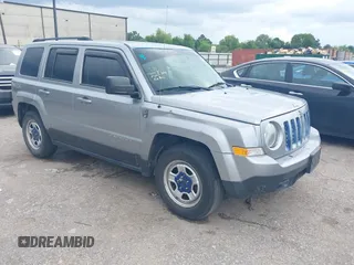 2016 Jeep Patriot Sport z VIN 1C4NJPBBXGD810085, wystawiony jako IAAI lot #42715889 z przebiegiem 158 103 mil mil oraz . Historia ofert i sprzedaży dostępna na DreamBid. Obrazek 1.